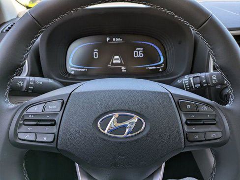 New 2025 Hyundai Venue SEL image 20