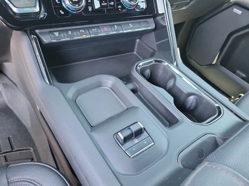 Used 2024 GMC Sierra 2500 AT4 w/ Technology Package AWD/4WD image 21