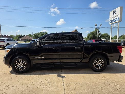 Used 2024 Nissan Titan SV w/ SV Convenience Package RWD image 4