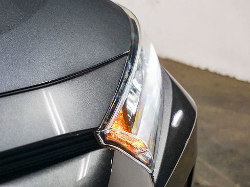 Certified 2020 Toyota RAV4 XLE w/ Convenience Package AWD/4WD image 5