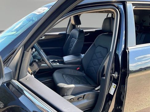 Used 2025 Volkswagen Atlas SE AWD/4WD image 24