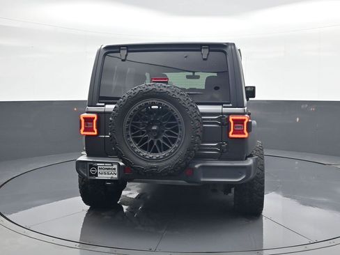 Used 2018 Jeep Wrangler Unlimited Sahara image 6