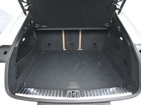 Certified 2022 Porsche Cayenne Platinum Edition image 27