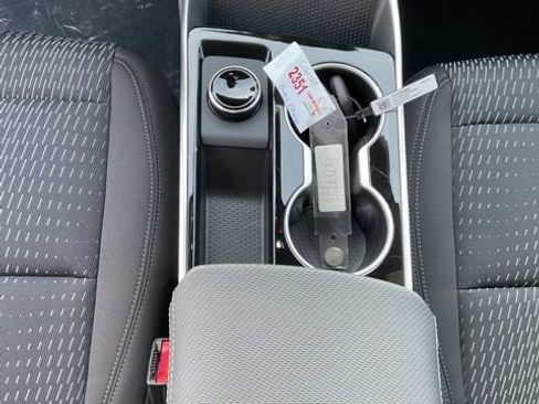 New 2026 Chevrolet Equinox LT image 18