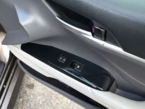 Used 2018 Toyota Camry XLE image 32