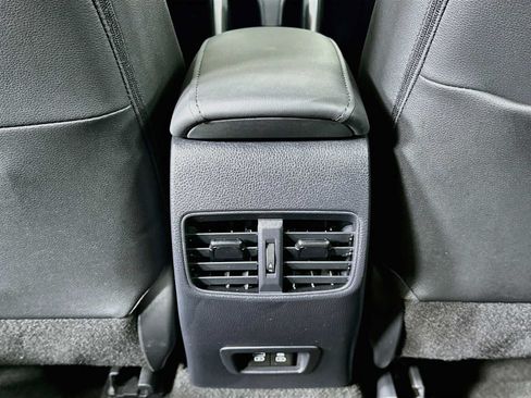 Used 2022 Toyota Corolla Cross XLE w/ Convenience Package FWD image 23