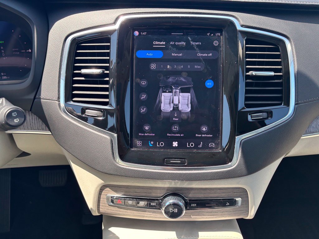 Certified 2023 Volvo XC90 T8 Ultimate w/ Lounge Package AWD/4WD image 13