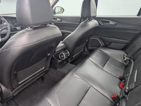 Used 2019 Alfa Romeo Giulia AWD image 15