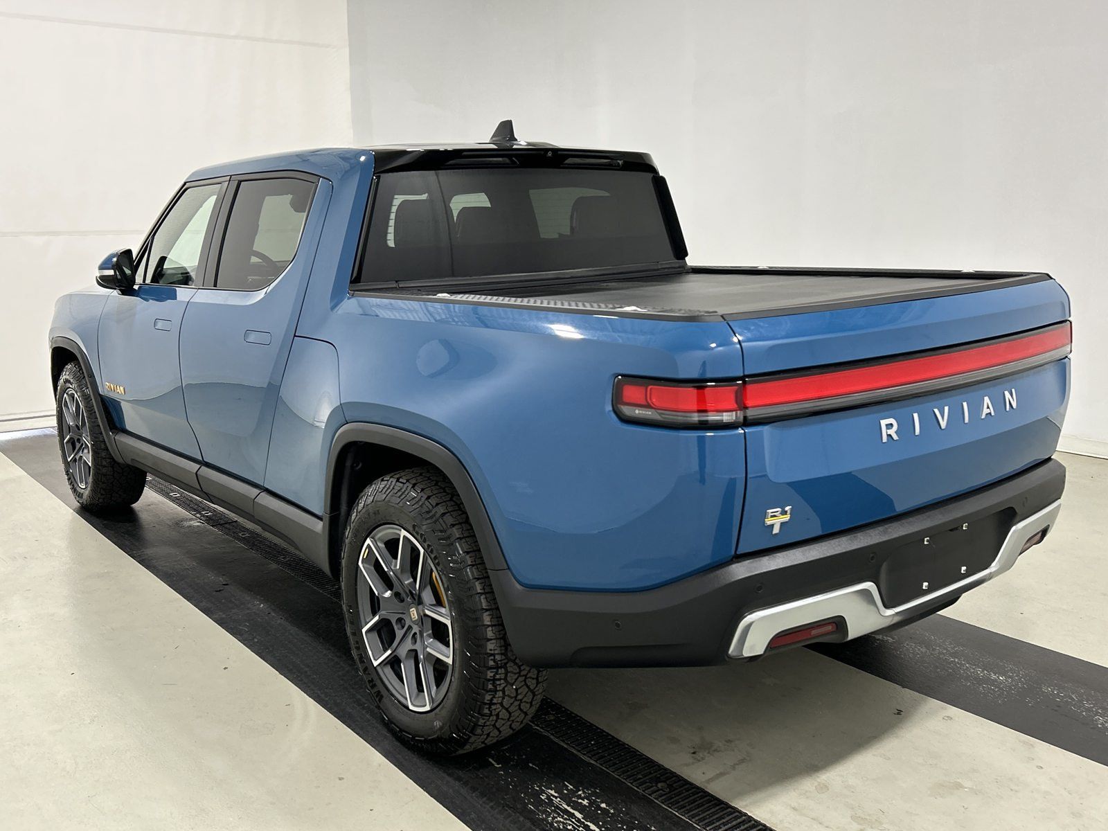 Used 2022 Rivian R1T Adventure AWD/4WD image 3