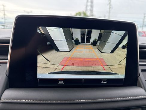 Used 2023 GMC Yukon SLT image 30