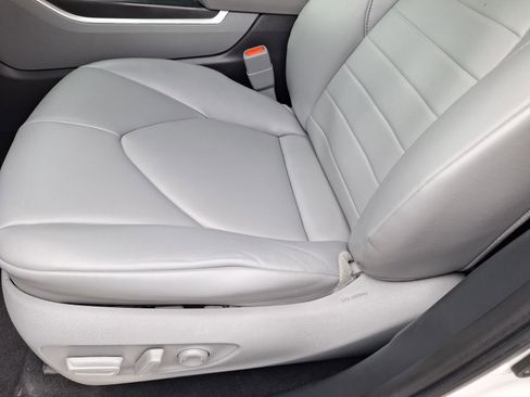 Used 2022 Toyota Highlander XLE image 16