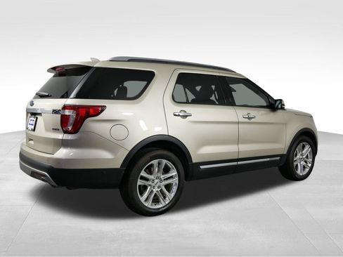 Used 2017 Ford Explorer Limited w/ Equipment Group 301A AWD/4WD image 9