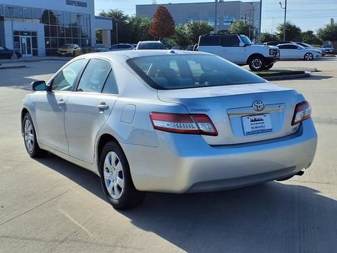 Used 2011 Toyota Camry LE FWD image 2