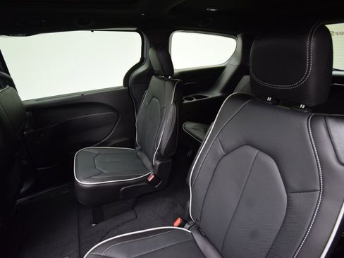 New 2026 Chrysler Pacifica Limited w/ S Appearance Package image 30