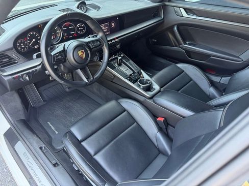 Certified 2022 Porsche 911 Carrera 4 image 5