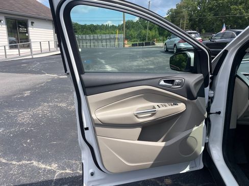Used 2017 Ford Escape Titanium FWD image 11