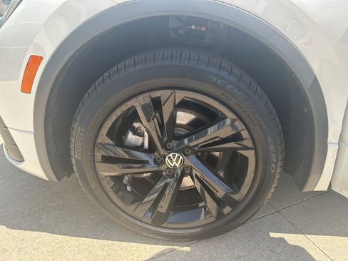 Used 2024 Volkswagen Tiguan SE R-Line AWD/4WD image 32
