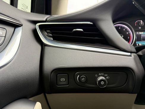 Used 2019 Buick Enclave Essence FWD image 13