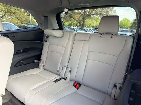 Used 2020 Honda Pilot Touring image 15