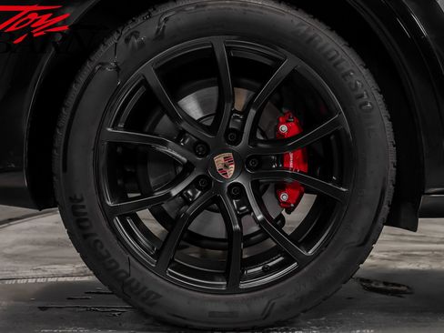 Used 2025 Porsche Cayenne GTS image 15