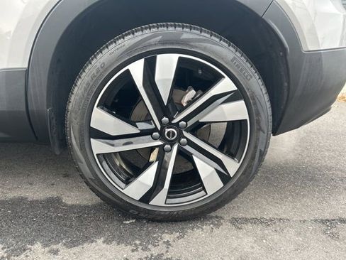 Certified 2025 Volvo XC40 B5 Plus AWD/4WD image 9