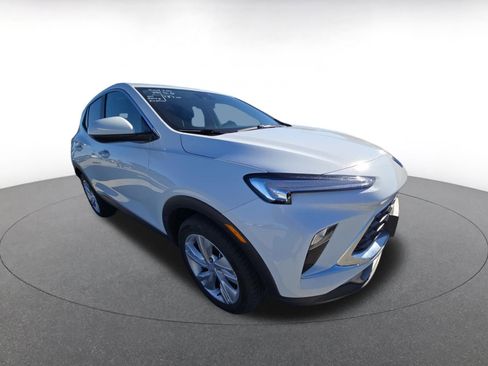 Used 2025 Buick Encore GX Preferred image 2