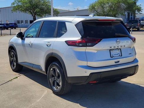 Used 2025 Nissan Rogue SV image 18