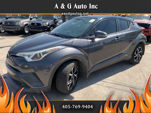 Used 2018 Toyota C-HR XLE FWD image 1