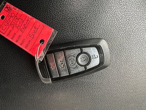Used 2018 Ford Explorer XLT w/ Equipment Group 202A AWD/4WD image 9