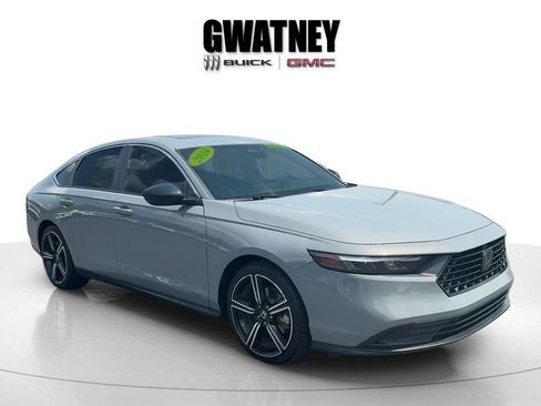 Used 2024 Honda Accord Sport image 3