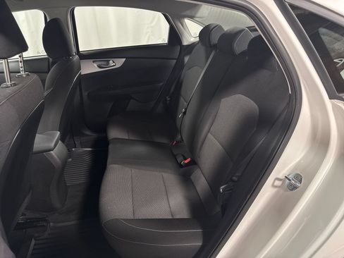 Certified 2022 Kia Forte LXS w/ LXS Technology Package FWD image 9