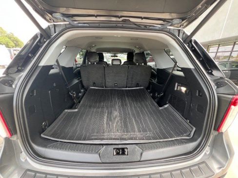 Used 2023 Ford Explorer XLT w/ Equipment Group 202A RWD image 24