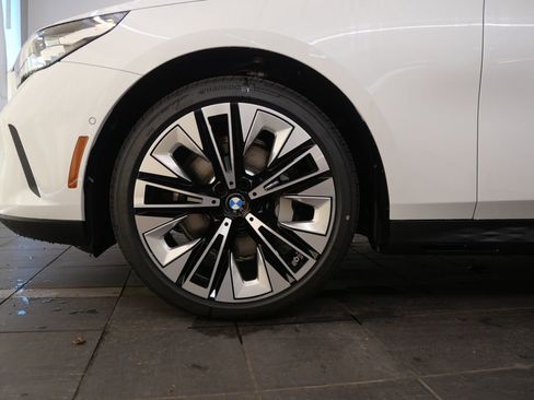 Used 2025 BMW 530i image 3