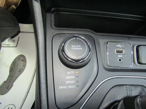 Used 2022 Jeep Cherokee Latitude Lux image 31