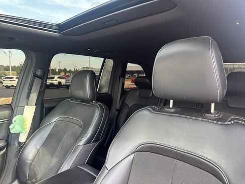 Used 2023 Jeep Grand Cherokee Altitude AWD/4WD image 19