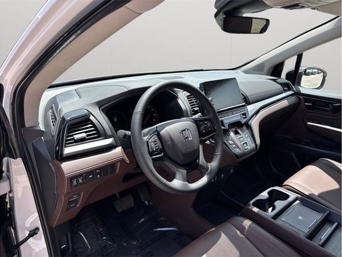 Used 2026 Honda Odyssey Touring image 6