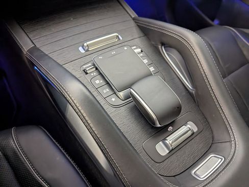 Used 2023 Mercedes-Benz GLS 450 4MATIC image 11