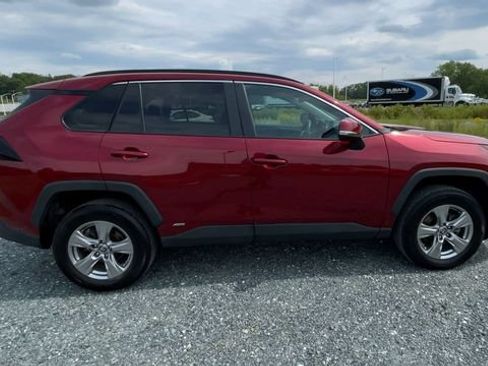 Certified 2022 Toyota RAV4 LE AWD/4WD image 9