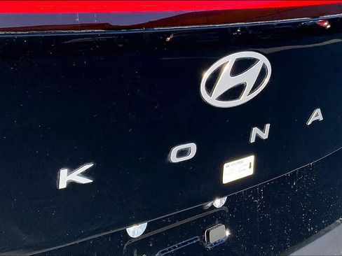 Certified 2025 Hyundai Kona SEL image 32