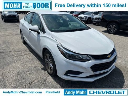 Used 2017 Chevrolet Cruze LT w/ Convenience Package FWD image 4