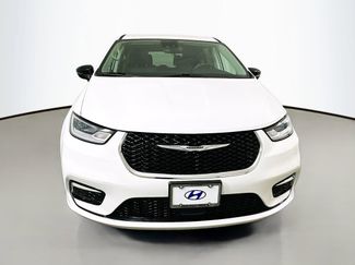 Used 2024 Chrysler Pacifica Touring-L video 2