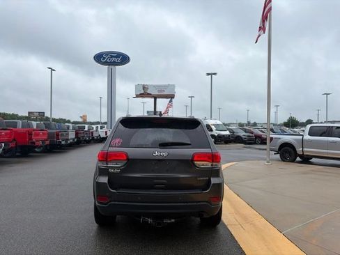 Used 2020 Jeep Grand Cherokee Laredo w/ Laredo X Package RWD image 4