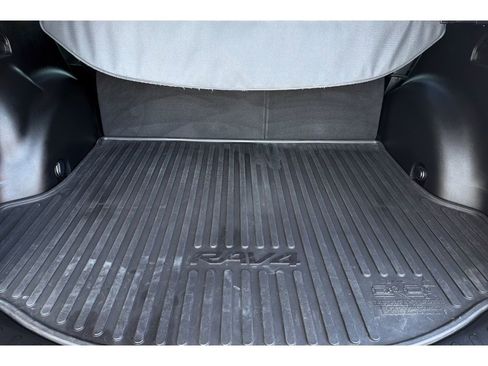Used 2018 Toyota RAV4 LE w/ All Weather Liner Package FWD image 16
