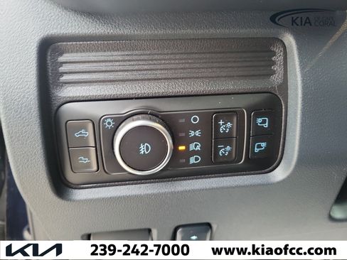 Used 2025 Ford F350 Platinum w/ FX4 Off-Road Package AWD/4WD image 29