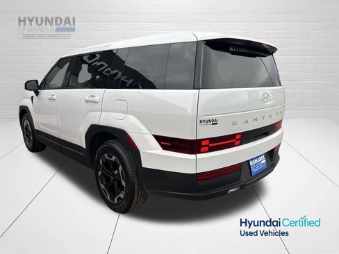 Used 2025 Hyundai Santa Fe SE AWD/4WD image 4