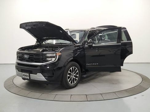 Used 2025 Ford Expedition Platinum AWD/4WD image 12