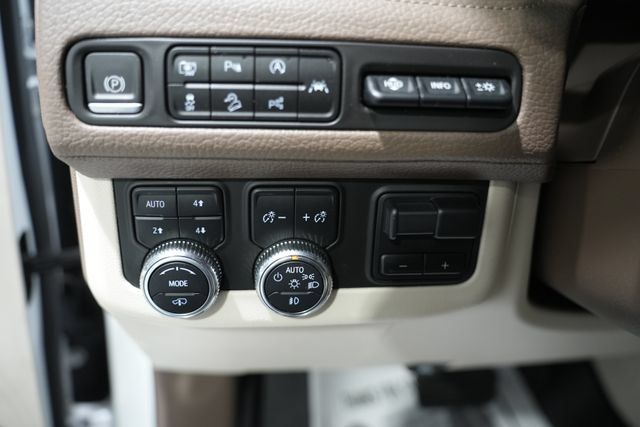 Used 2023 GMC Yukon XL Denali w/ Denali Reserve Package AWD/4WD image 15