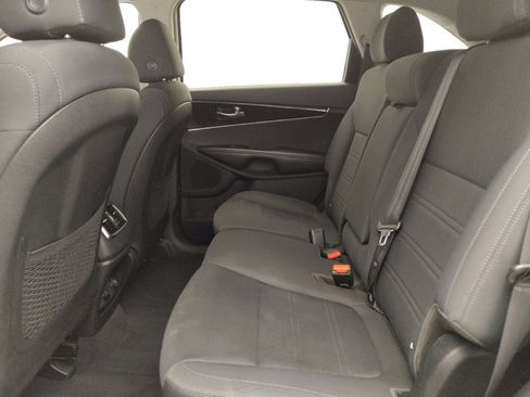 Used 2020 Kia Sorento LX FWD image 18