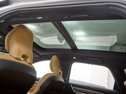 Certified 2025 Volvo V90 B6 Cross Country Ultra AWD/4WD image 31