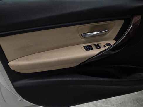 Used 2017 BMW 320i Sedan image 11